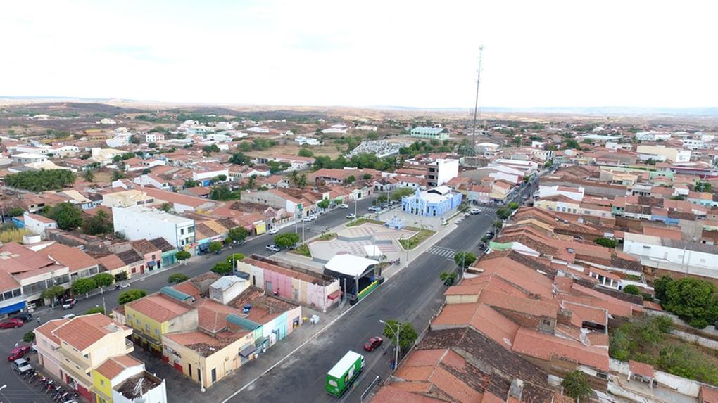 Vista área da praça de Parambu, no Ceará