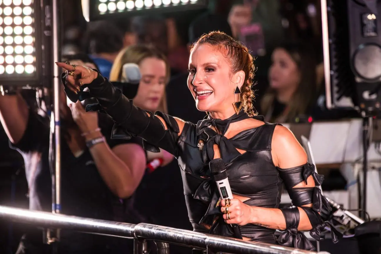 Imagem da notícia Fortal 2026 recebe Claudia Leitte e Wesley Safadão nesta sexta (24); confira programação completa