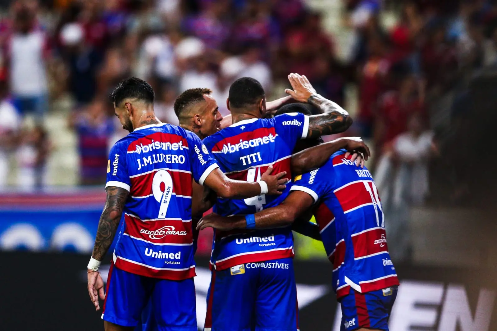 Jogadores do Fortaleza comemoram gol marcado