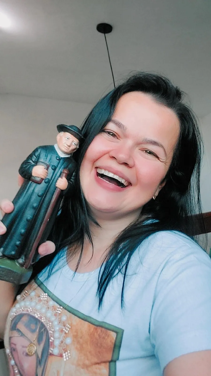 Professora Gil Landim faz humor na internet conversando com o padrinho de batismo