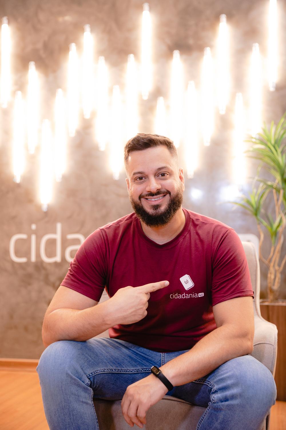 Rafael Gianesini é CEO e co-fundador da Cidadania4U