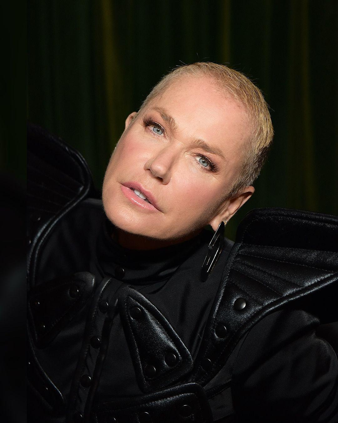 A loira elogiou as colegas e lembrou o tempo em que trabalhavam juntas