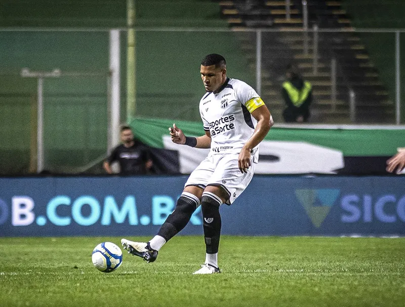 Matheus Felipe, jogador do Ceará.