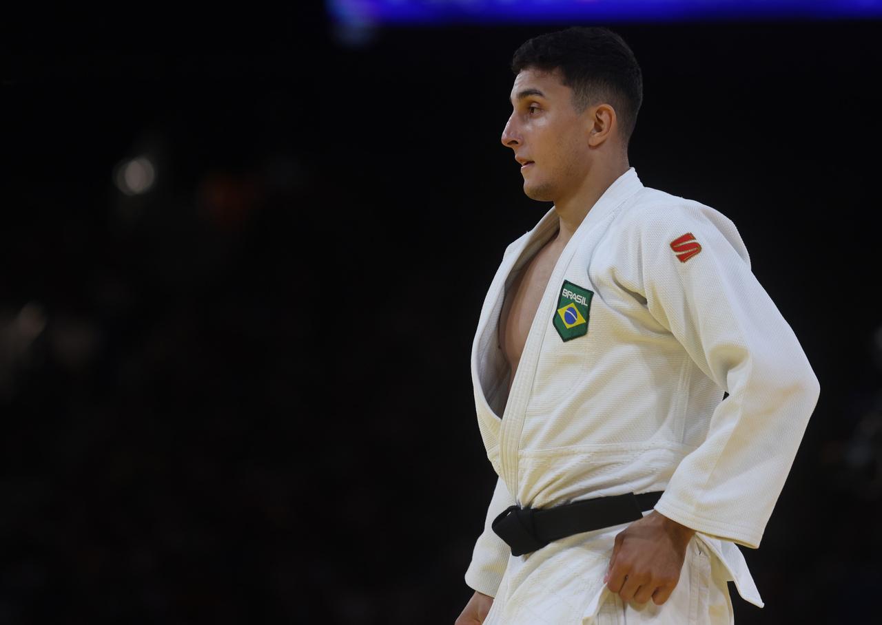 Guilherme Schimidt em ação em luta de judô