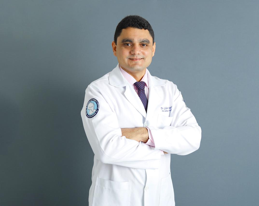 Glebert Monteiro é cirurgião de cabeça e pescoço da Santa Casa de Fortaleza