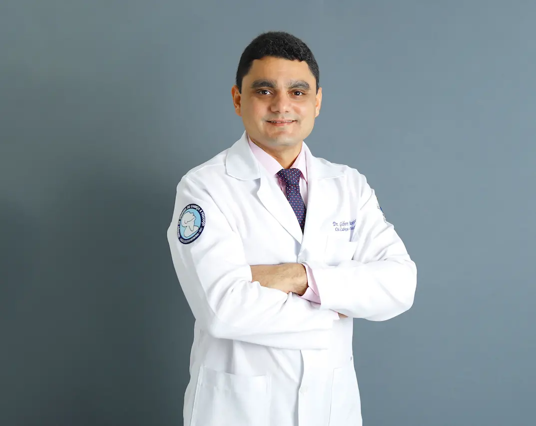 Glebert Monteiro é cirurgião de cabeça e pescoço da Santa Casa de Fortaleza