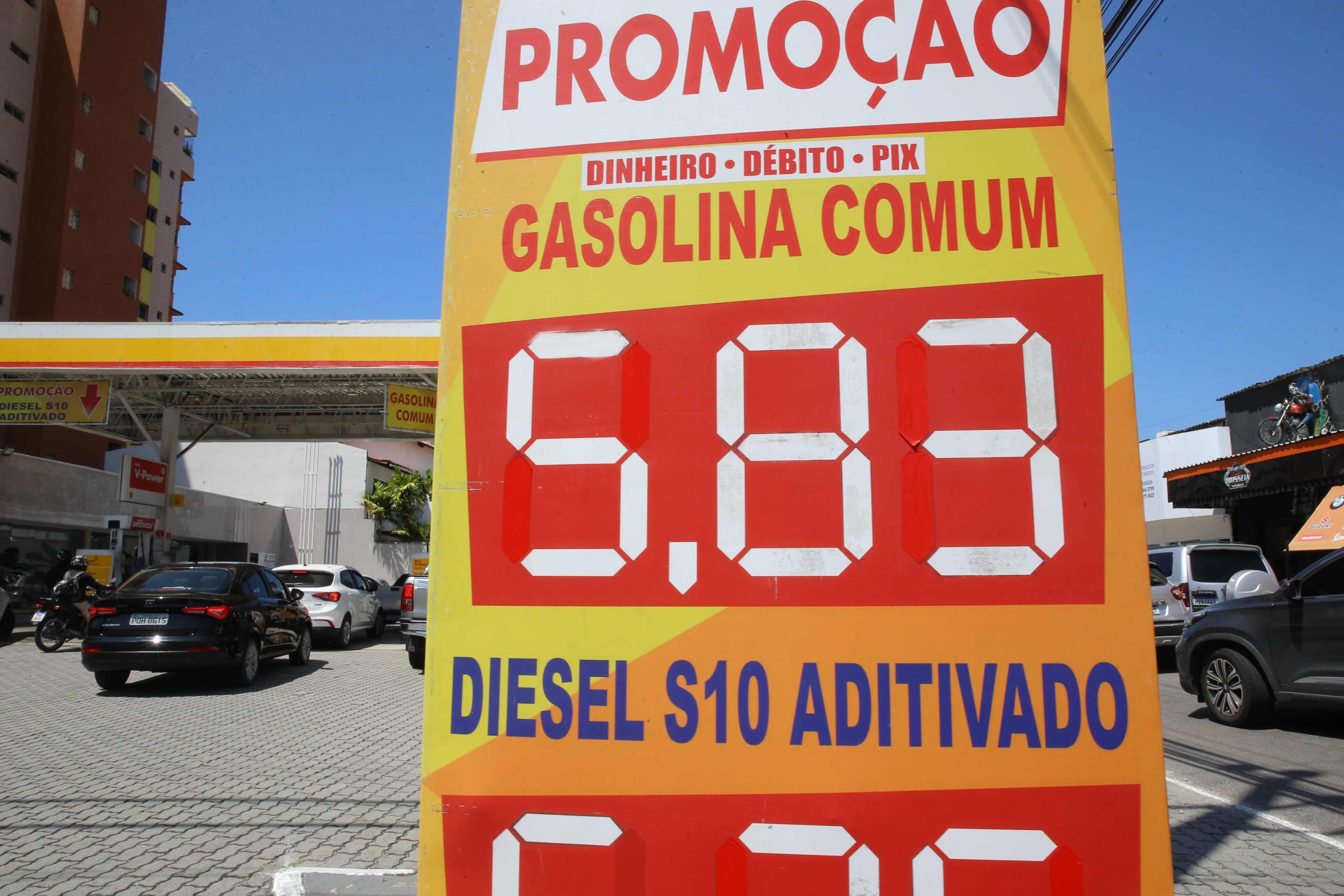 Diferentes postos estão comercializando gasolina com valor de R$ 5,83