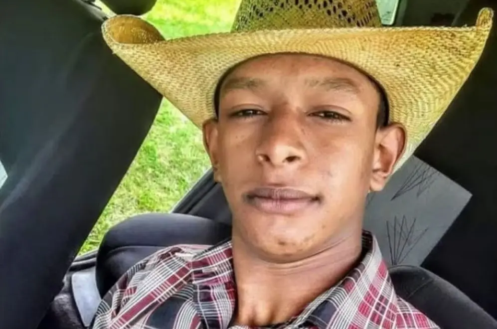 Imagem da notícia: Peão morre após ser pisoteado por touro durante torneio no Paraná