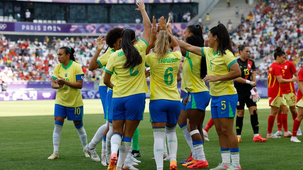 Brasil avança para quartas de final do futebol feminino mesmo com derrota para Espanha - Jogada - Diário do Nordeste