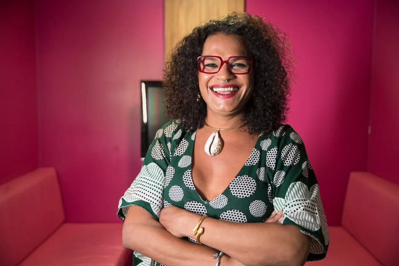 Travesti, preta, pesquisadora Dediane Souza