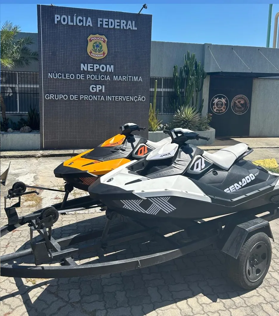 Três motos aquáticas foram apreendidas