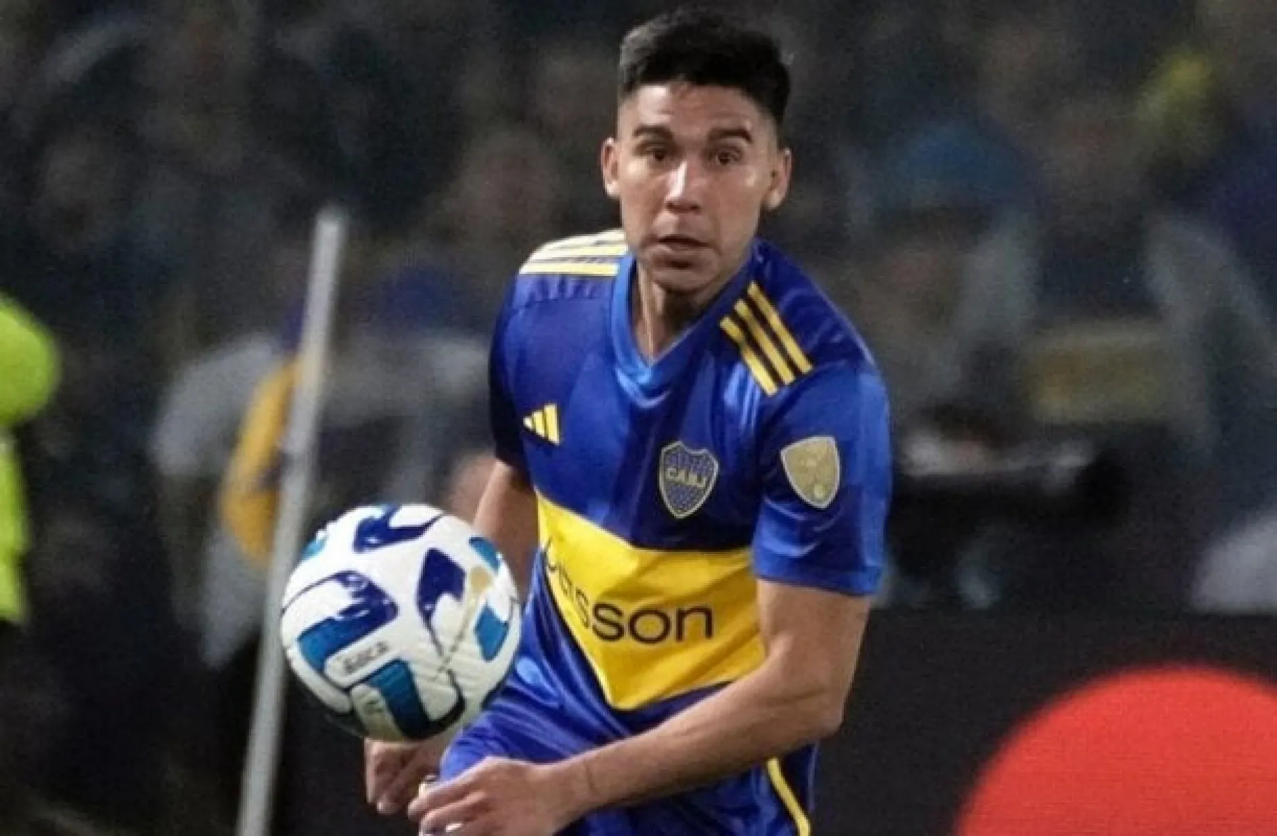 Pol Fernández, meio-campista.