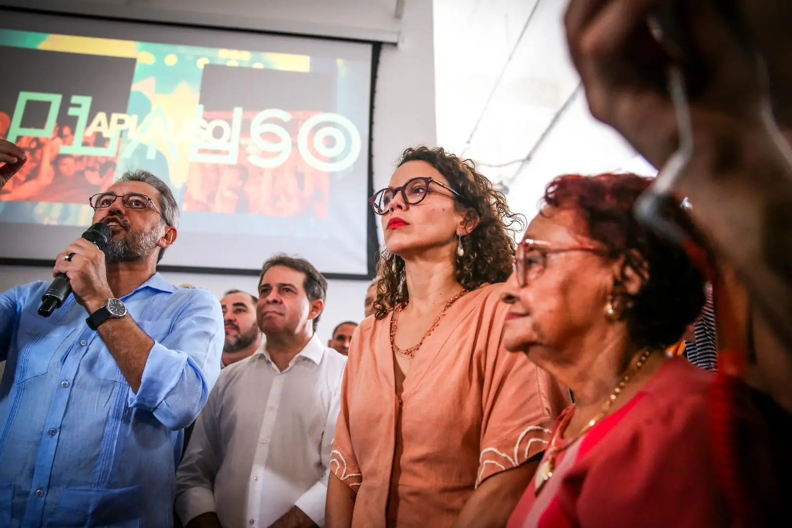 Elmano de Freitas, Evandro Leitão e Luisa Cela em evento, em junho, na Estação das Artes