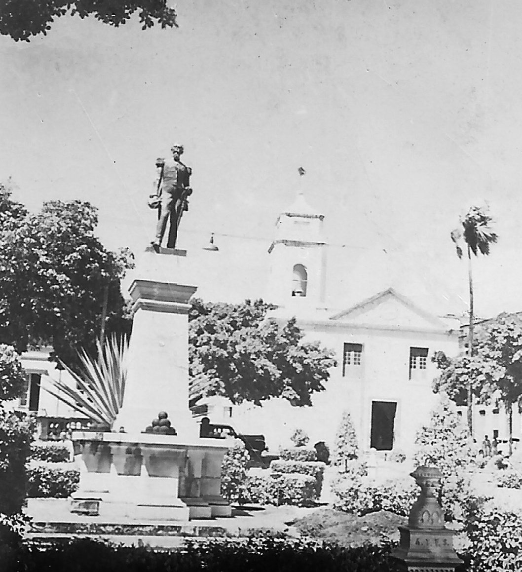 Igreja do Rosário na Praça General Tibúrcio - ou Praça dos Leões