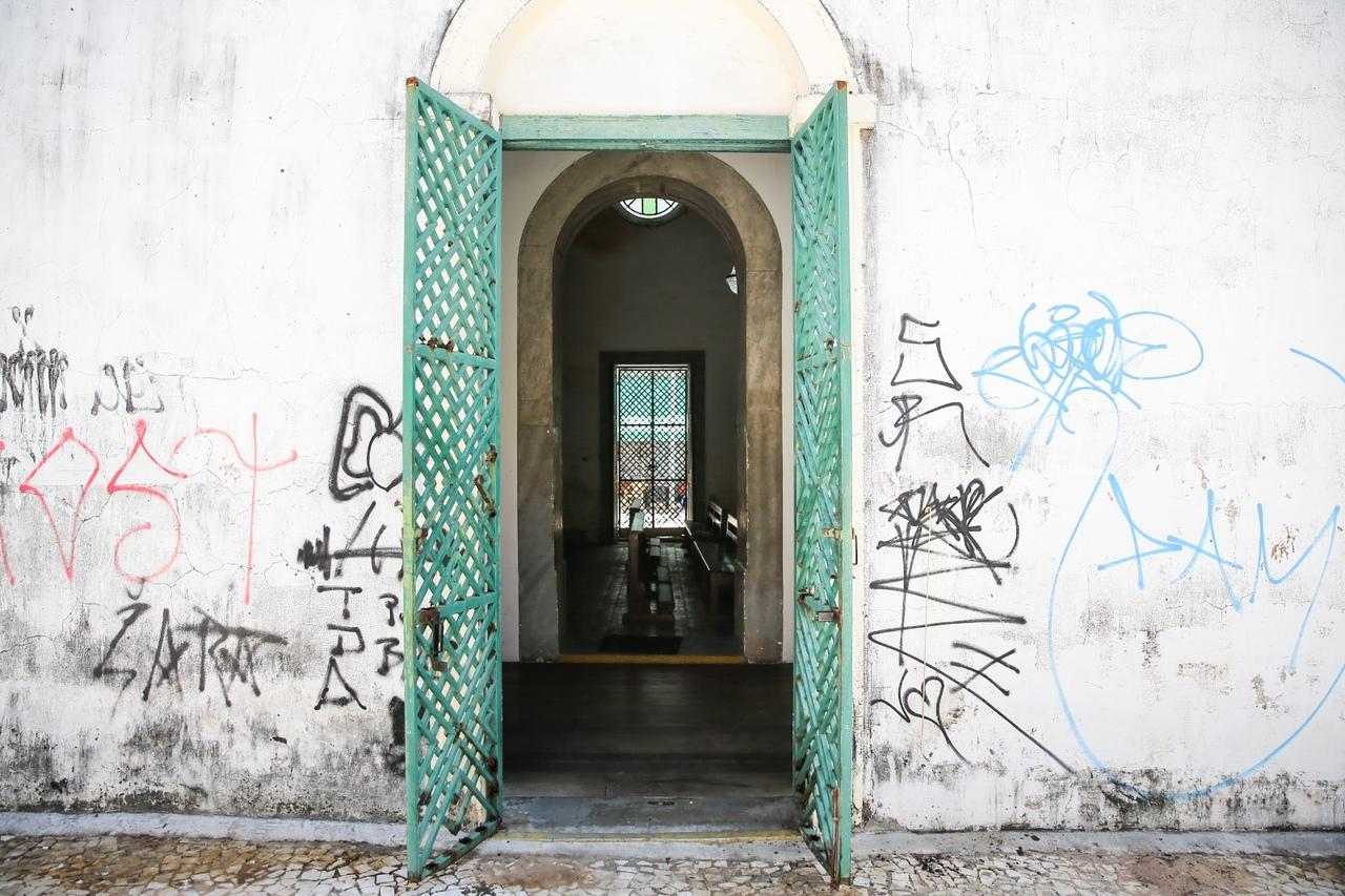 Entrada lateral Igreja de Nossa Senhora do Rosário, no Centro de Fortaleza