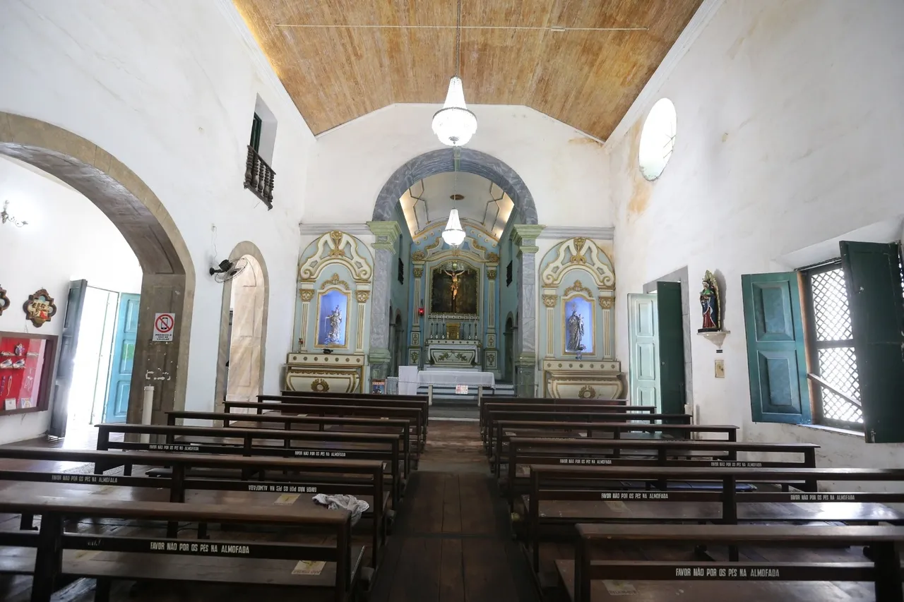 Visão do altar-mor da Igreja do Rosário, no Centro de Fortaleza