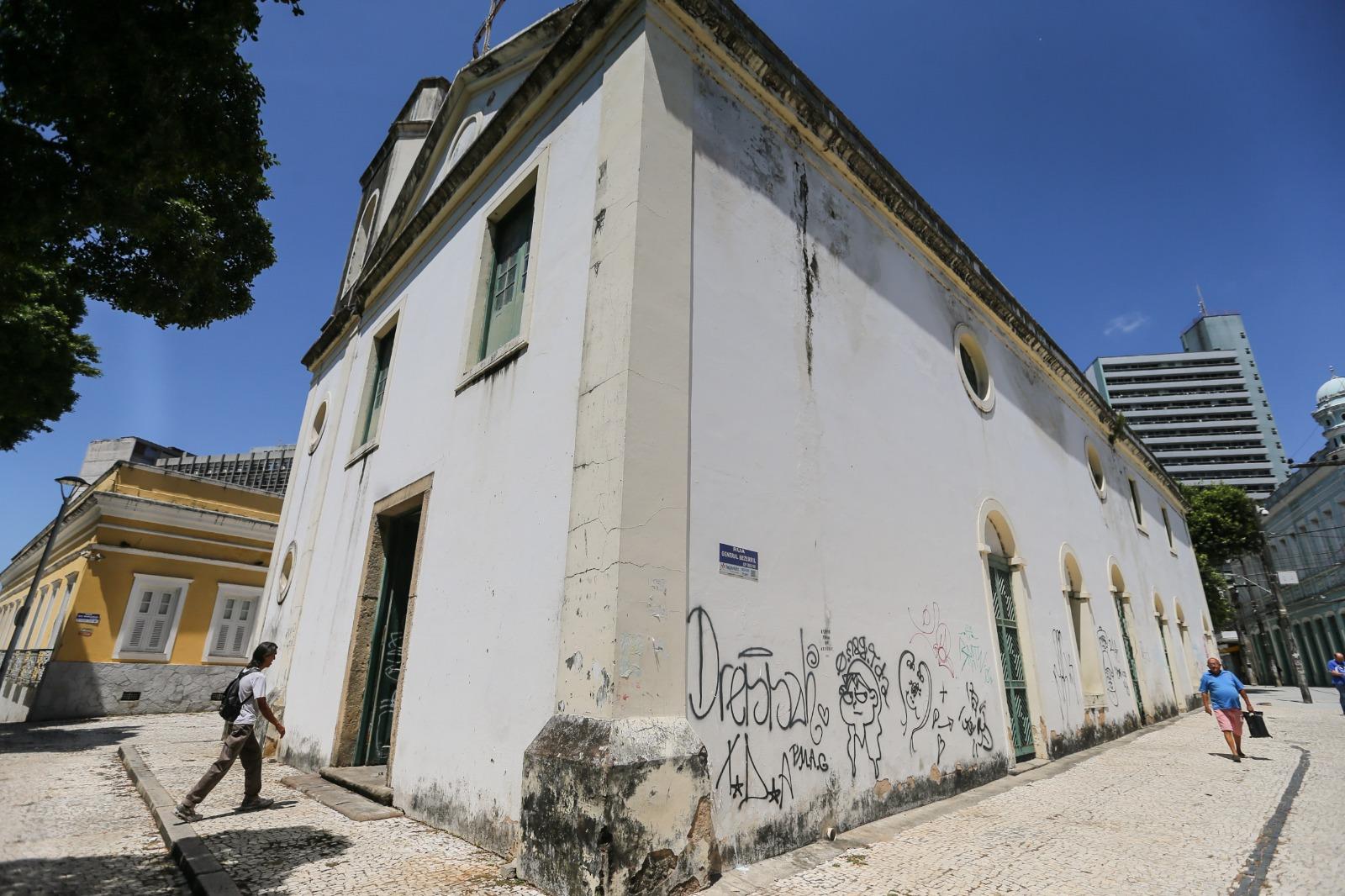 Lateral da Igreja do Rosário, na Praça dos Leões, no Centro de Fortaleza