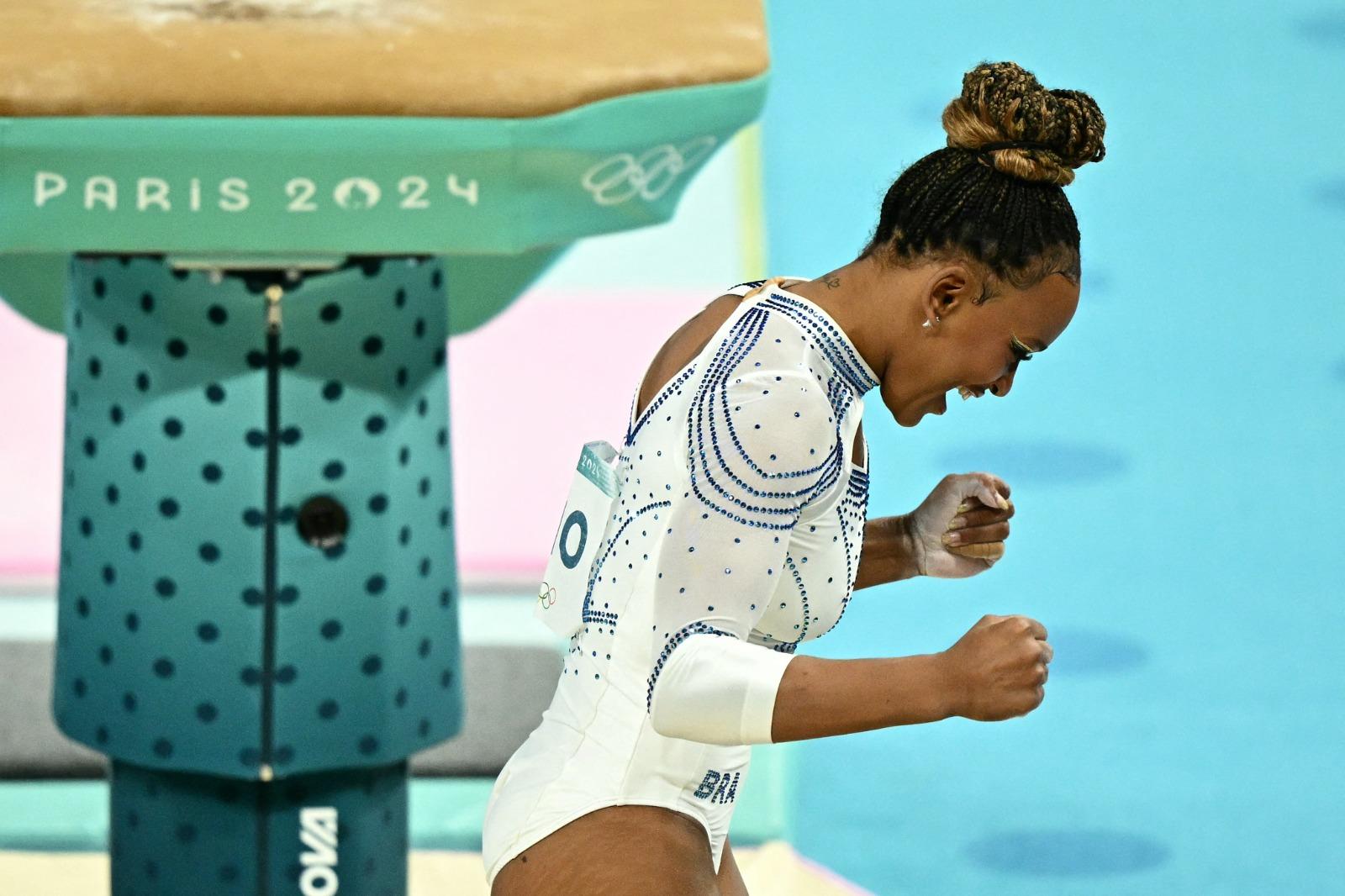 Rebeca Andrade é medalha de prata na final do salto