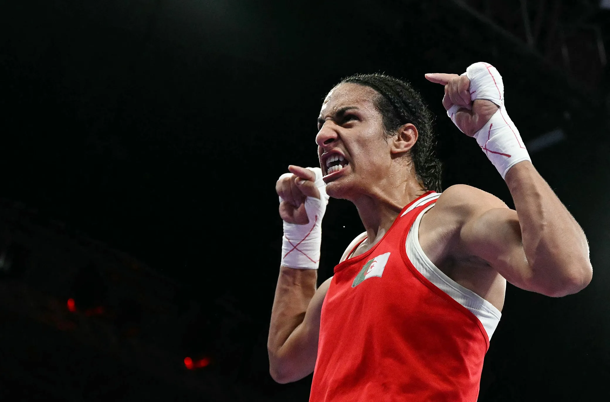 Imane Khelif garantiu a primeira medalha da Argélia em Paris-2024 neste sábado (3)