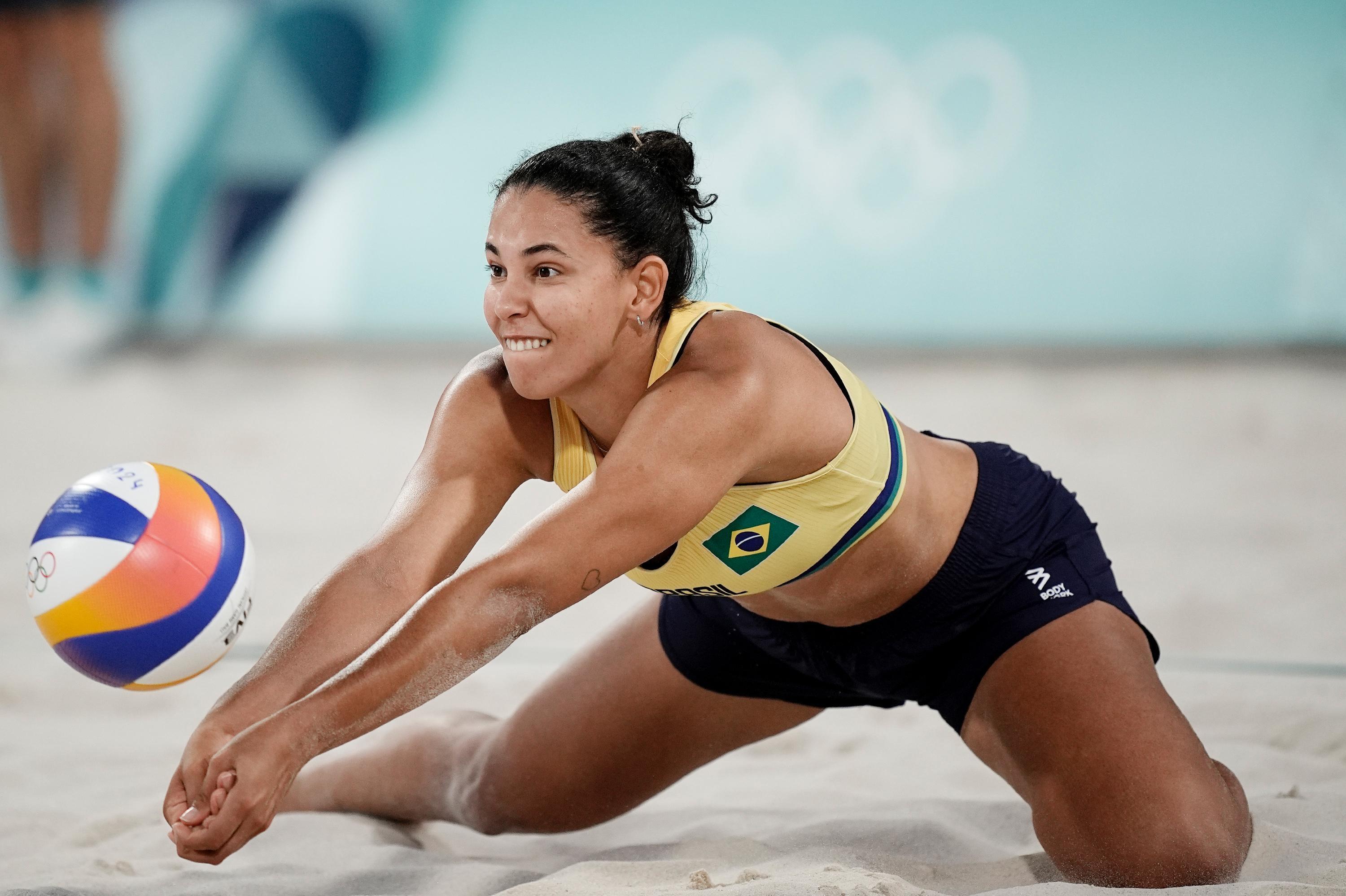 imagem mostra jogadoras de vôlei