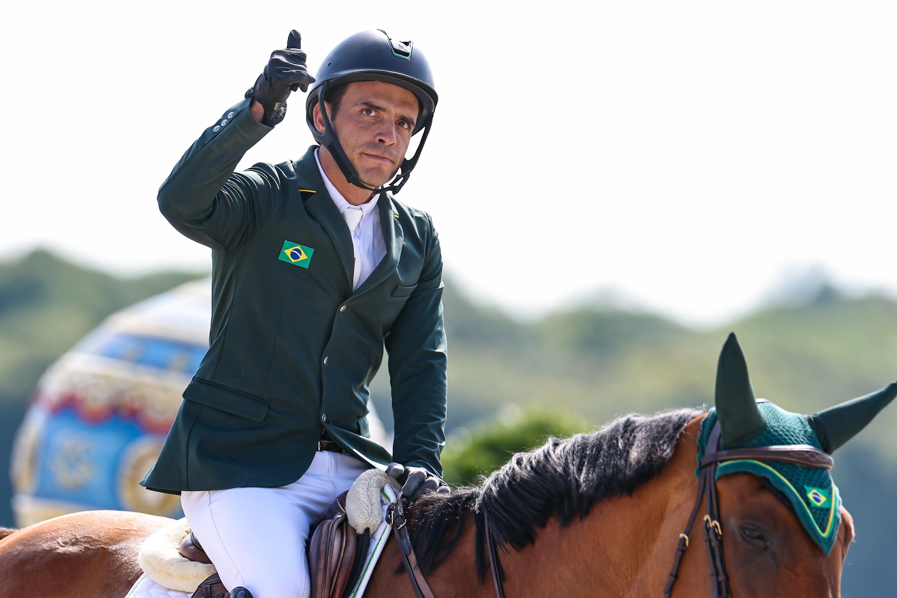 Rodrigo Pessoa em ação no hipismo