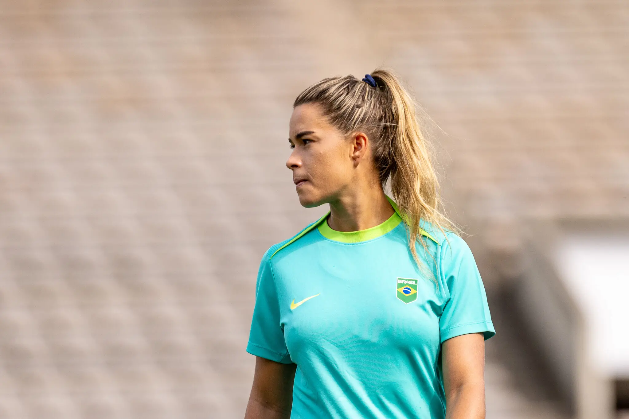 Tamires durante treino da Seleção Brasileira