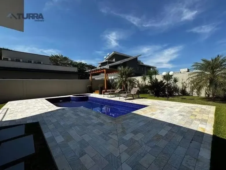 Área da piscina do imóvel