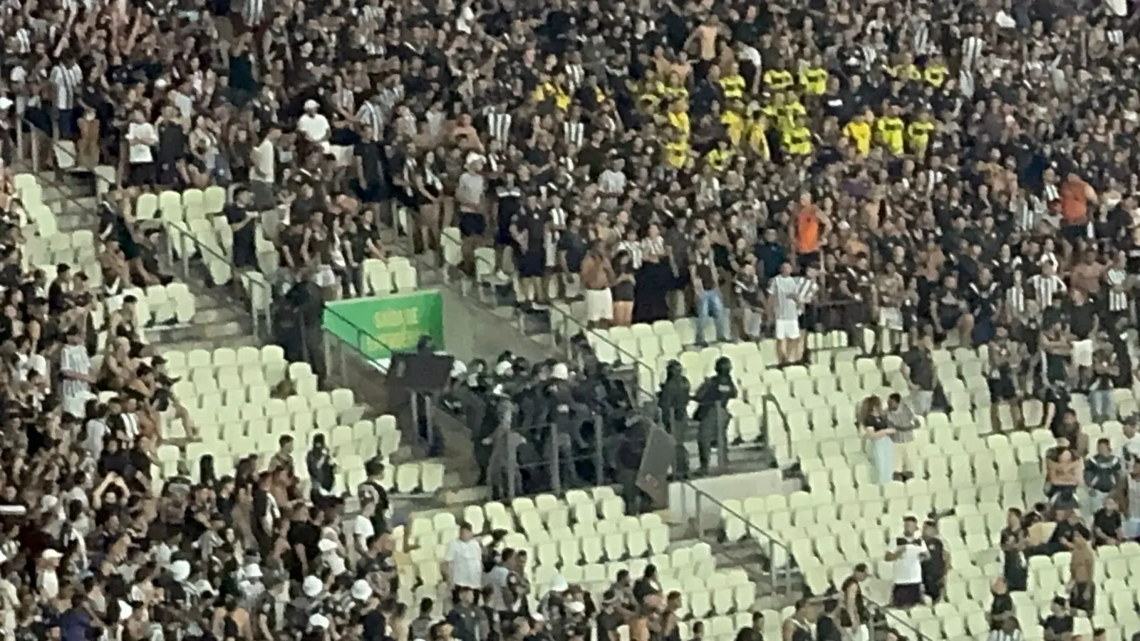 Imagem mostra atletas