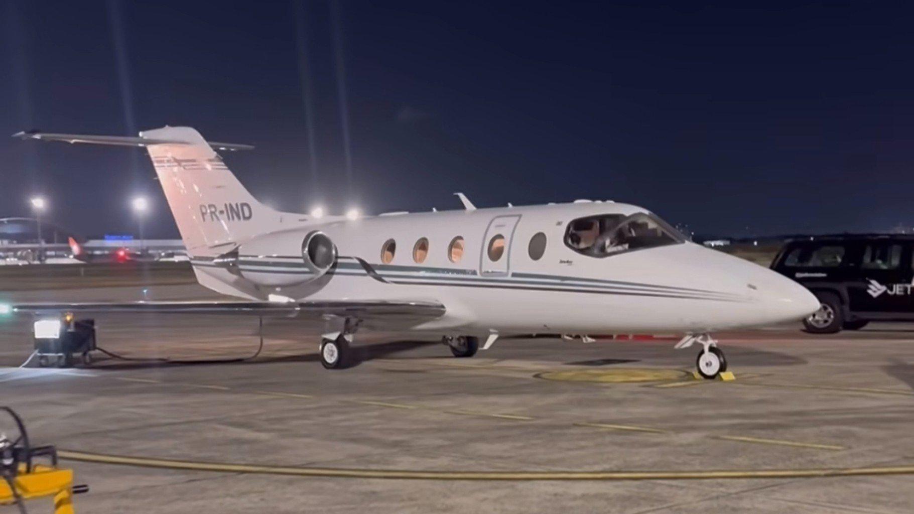 Aeronave modelo Hawker 400XP.