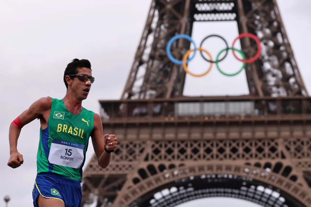 Caio Bonfim encerra participação na Olimpíada com uma medalha de prata na marcha atlética