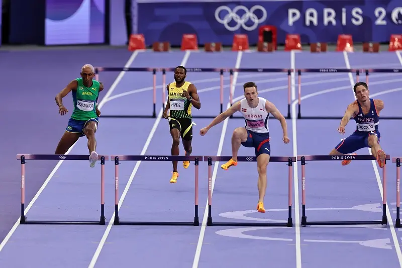 imagem mostra a tletas