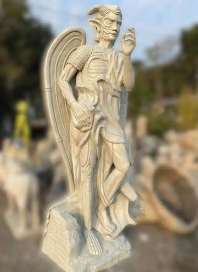 Estátua de Lúcifer em santuário no Rio Grande do Sul