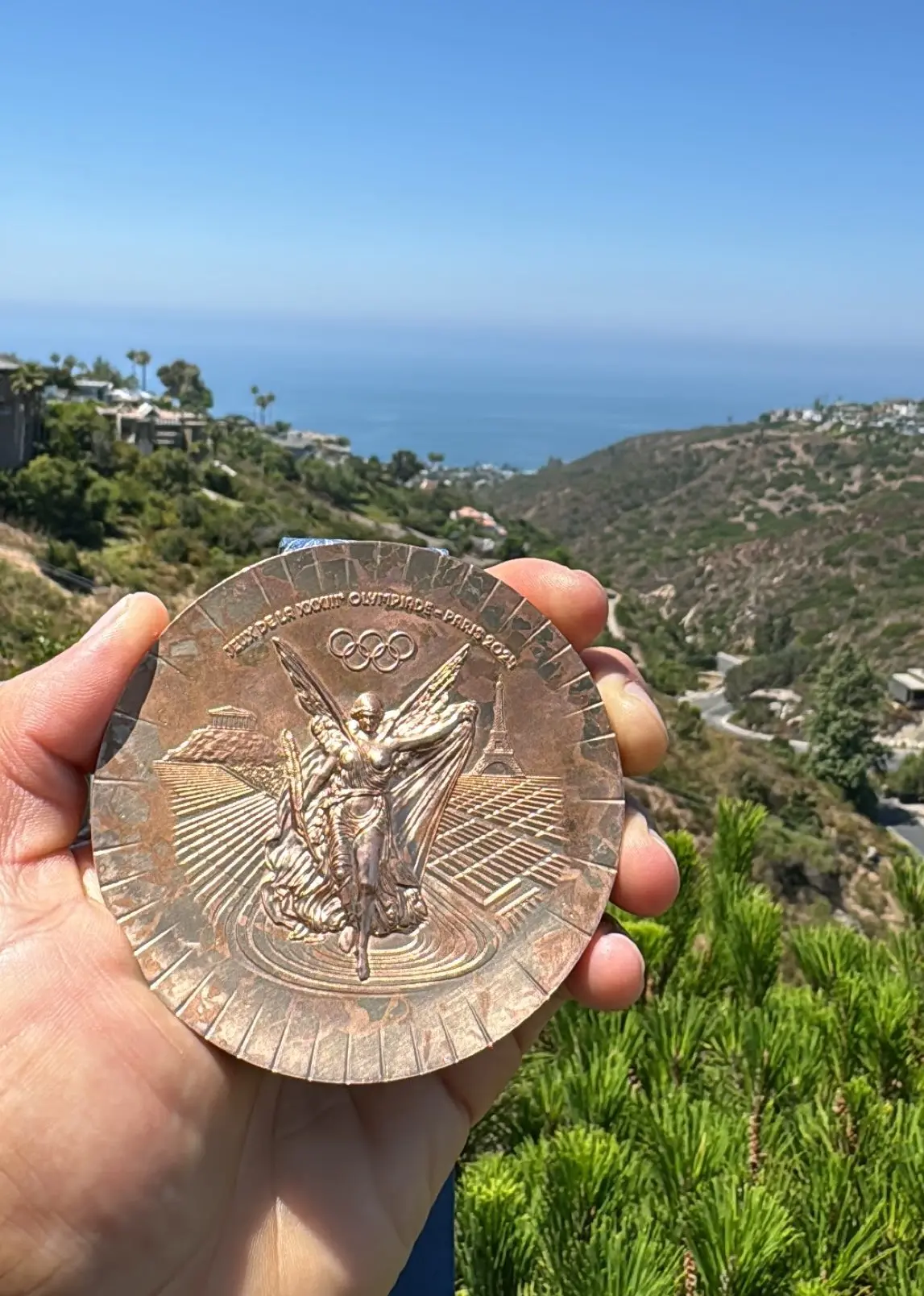 Imagem da medalha de bronze desbotada de Paris 2024