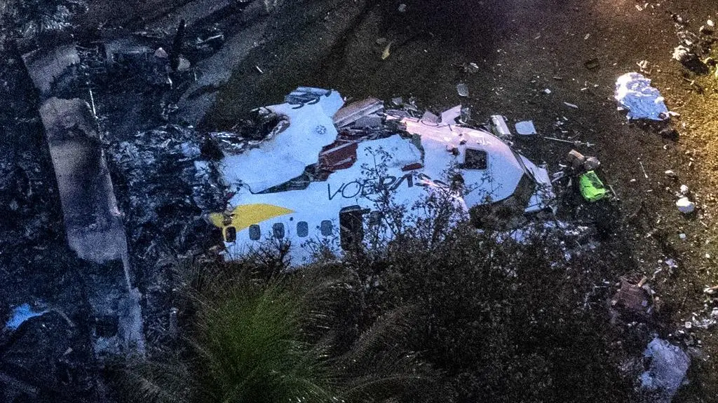 Avião da Voepass após queda