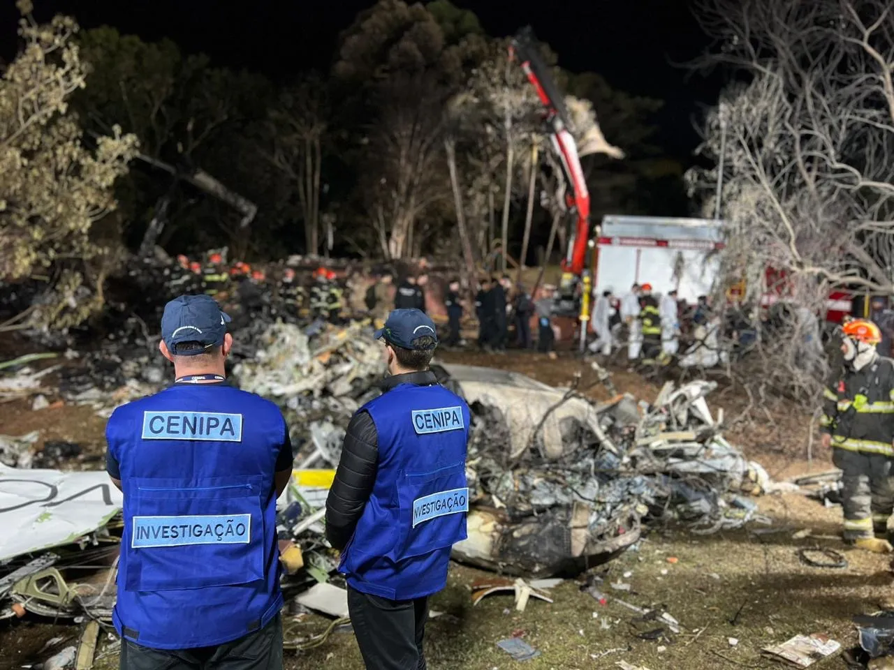 Pouco a pouco destroços vão sendo completamente retirados do local do acidente em Vinhedo (SP)