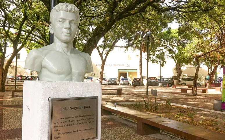Busto de Jucá na Praça da Lagoinha, no Centro de Fortaleza