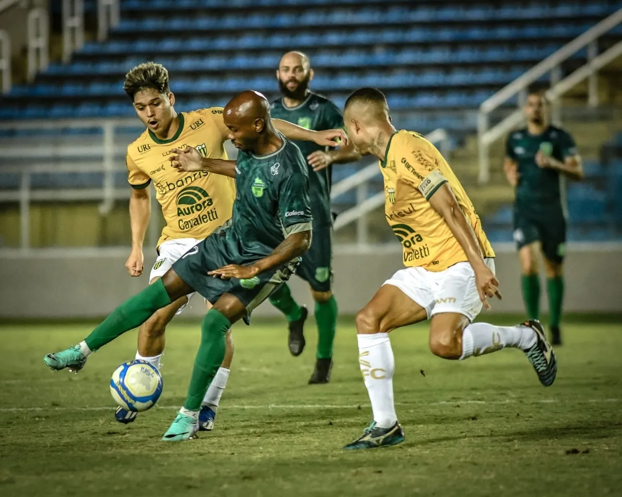 O Verdão chegou a estar perdendo por 2 a 0, mas reagiu e arrancou um empate