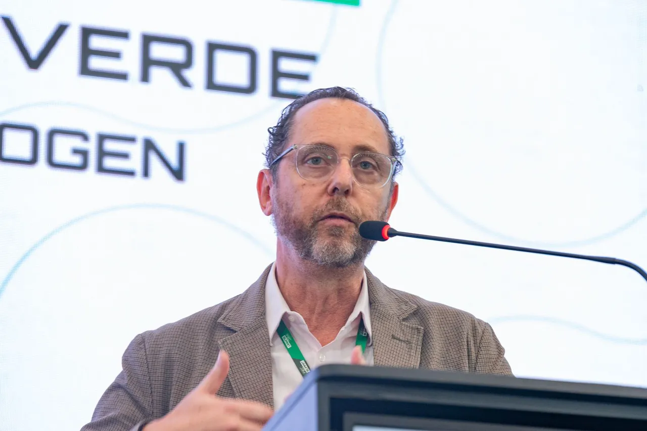 Gerente-geral da Stolthaven Terminals, Roberto Schmidt, afirma que em nove meses as obras devem iniciar no Pecém