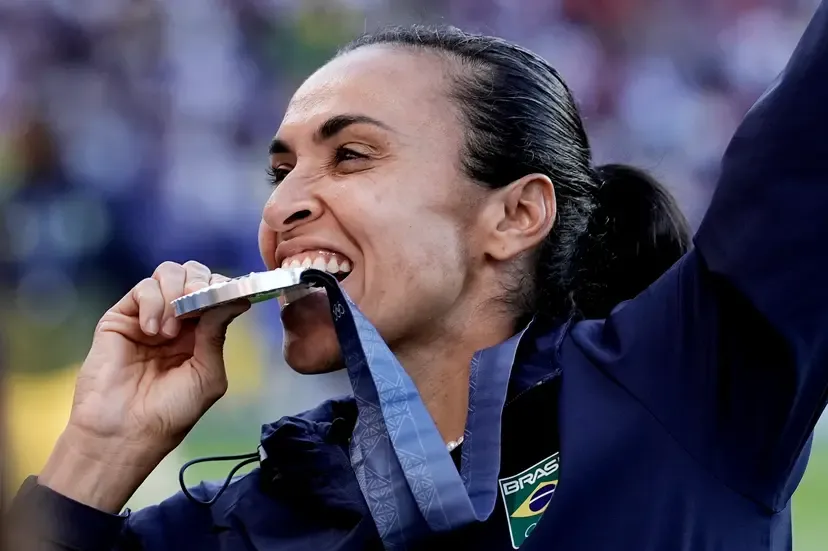 Marta se despediu dos Jogos Olímpicos e da seleção brasileira em Paris.