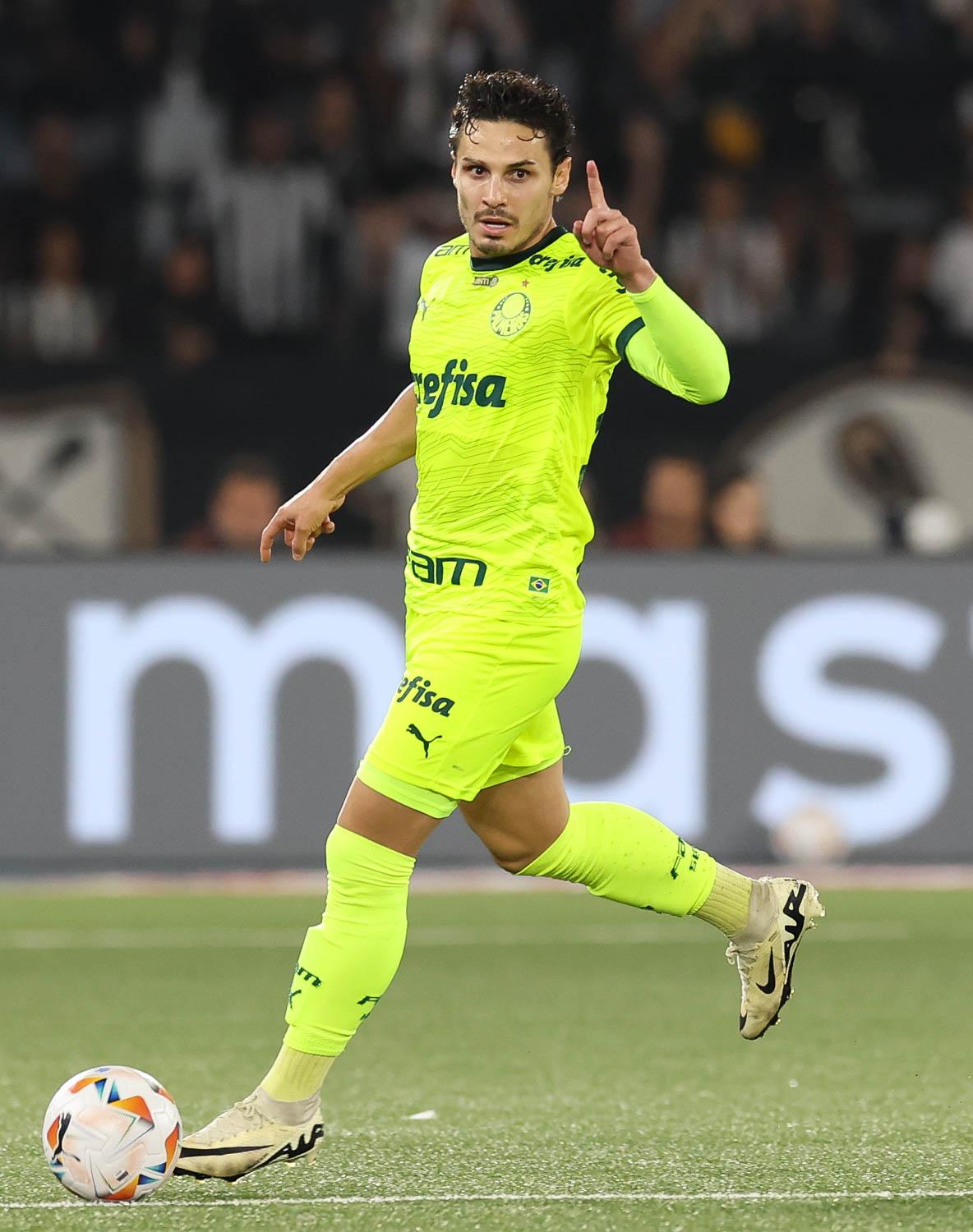 Imagem do meio-campista do Palmeiras Raphael Veiga