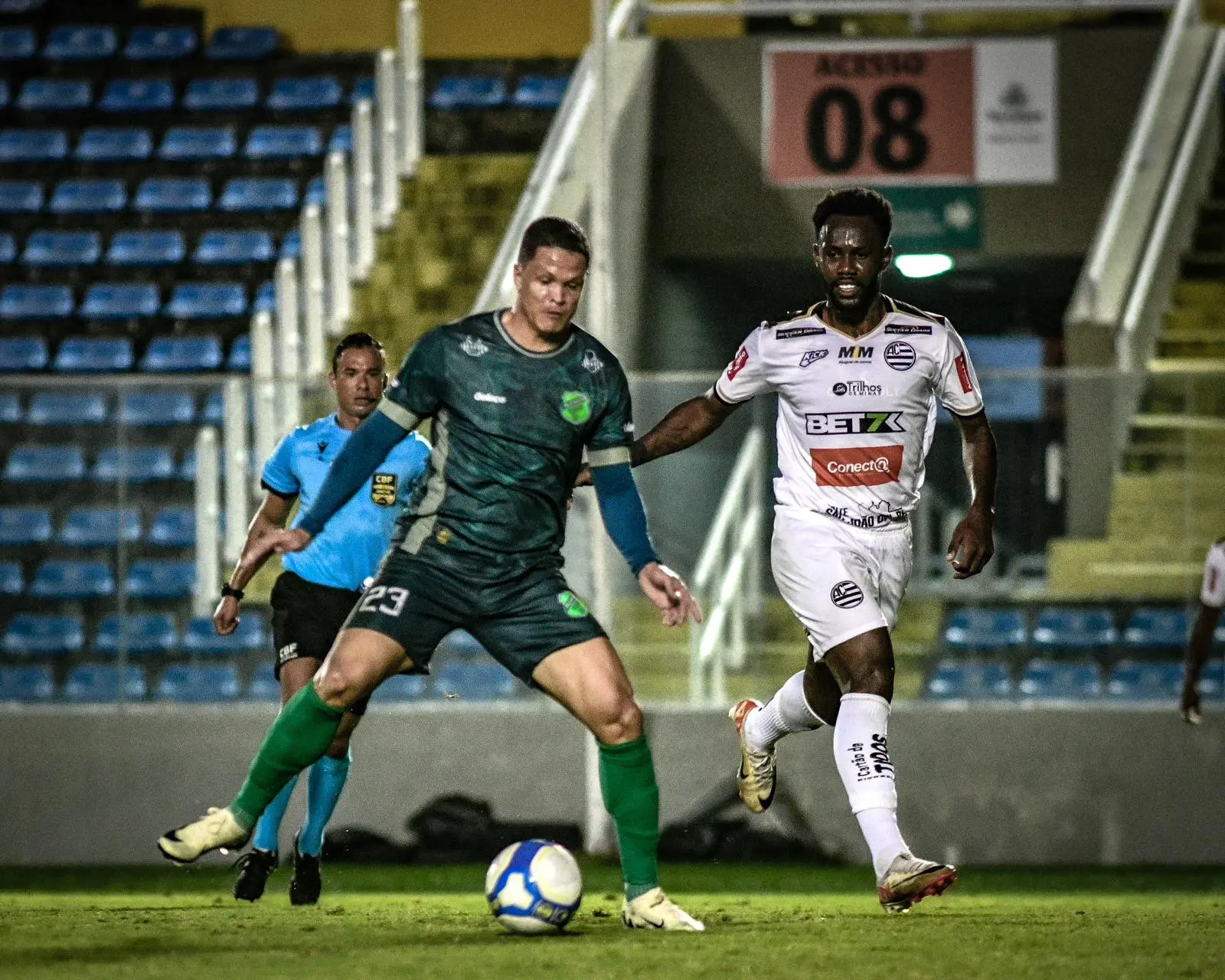 imagem mostra jogadores de futebol