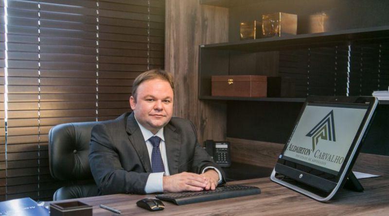 Advogado e especialista em ciência política