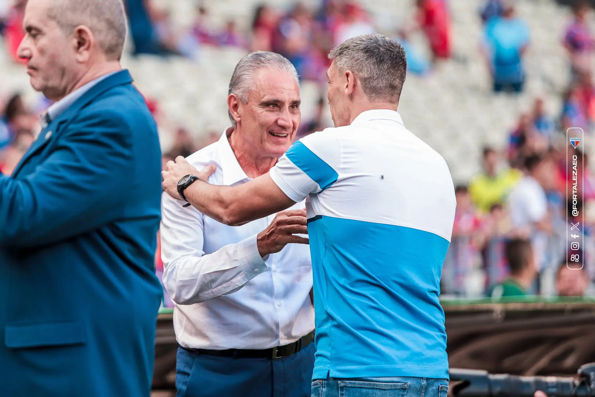 Tite e Vojvoda se cumprimentam em jogo entre Fortaleza x Flamengo