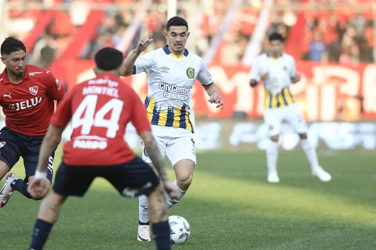 Imagem da notícia: De olho no Fortaleza, Rosario Central jogou pelo Argentino no sábado; veja minutagem dos titulares