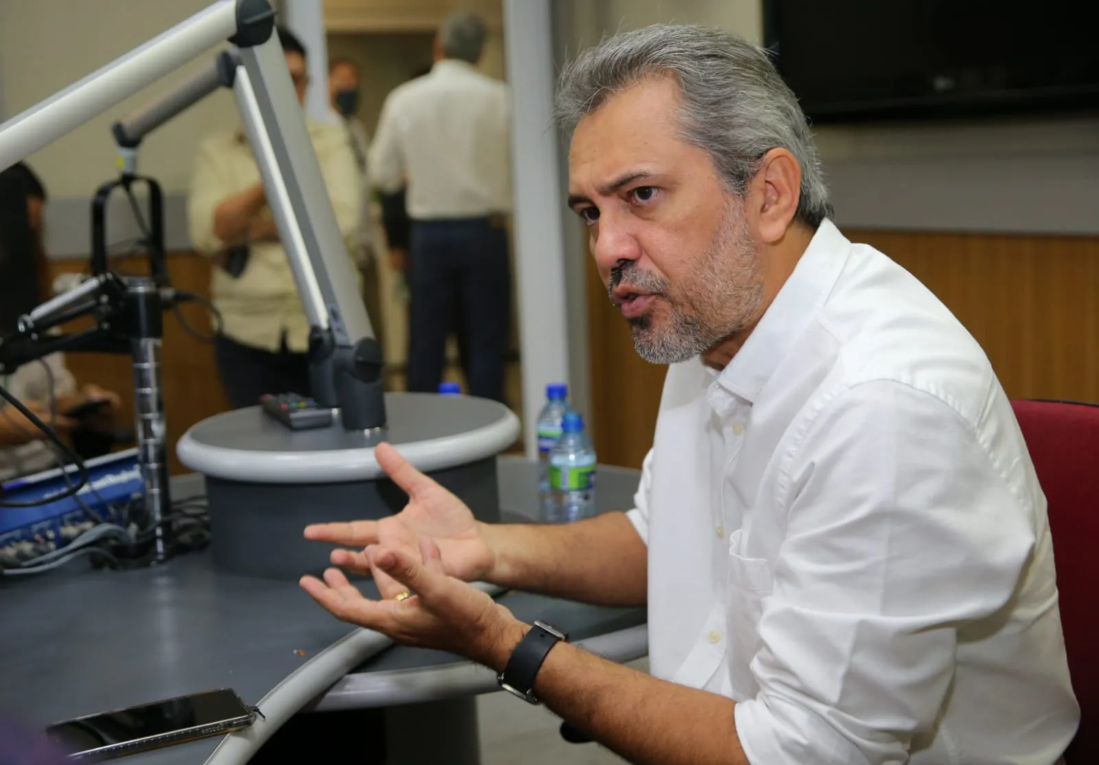 Governador Elmano de Freitas afirma que busca critérios para colocar em dia créditos tributários vendidos