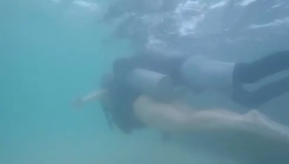 Foto de mergulho onde guia de turismo importunou sexualmente turista