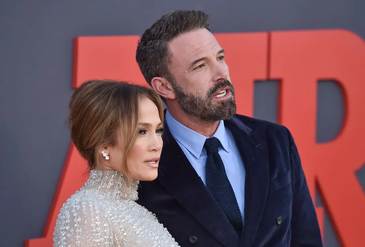 Sem advogado, Jennifer foi sozinha ao Tribunal Superior de Los Angeles dar entrada na separação