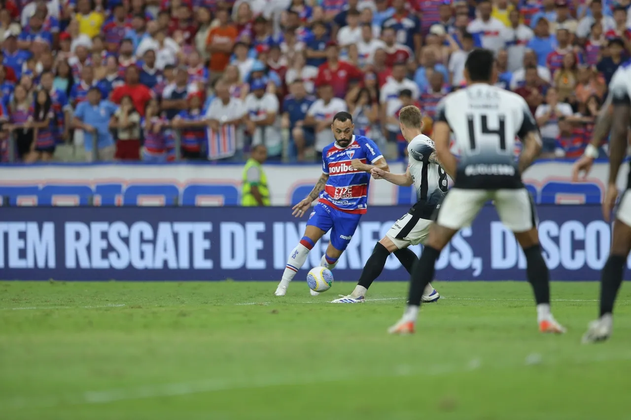 O Fortaleza melhorou no jogo após a entrada de Moisés, que fez a jogada do gol da vitória