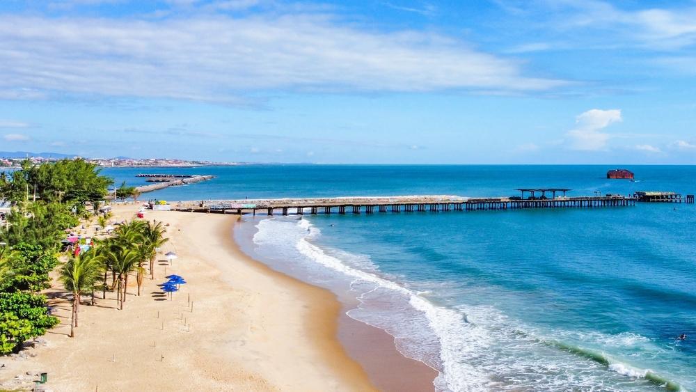 Fortaleza está entre os 5 destinos mais buscados por brasileiros para a baixa temporada de setembro, aponta Booking.com