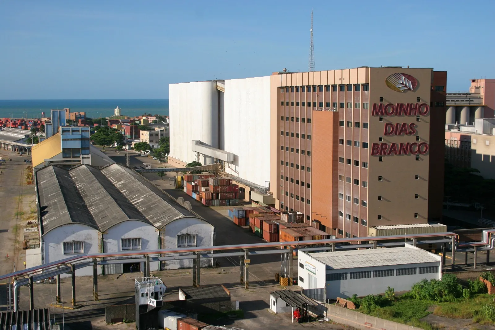 Moinho M. Dias Branco, na área portuária de Fortaleza, é símbolo do império da indústria de alimentos cearense